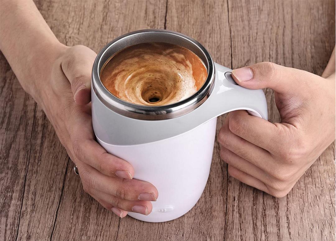 Self-Stirring Mug – Automatic Mixing Coffee Cup