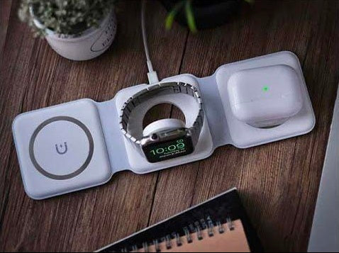 3-in-1 Magnetic Wireless Charger – Foldable Charging Station for Phone, Watch & AirPods